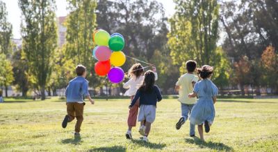Bambini-che-giocano-al-parco